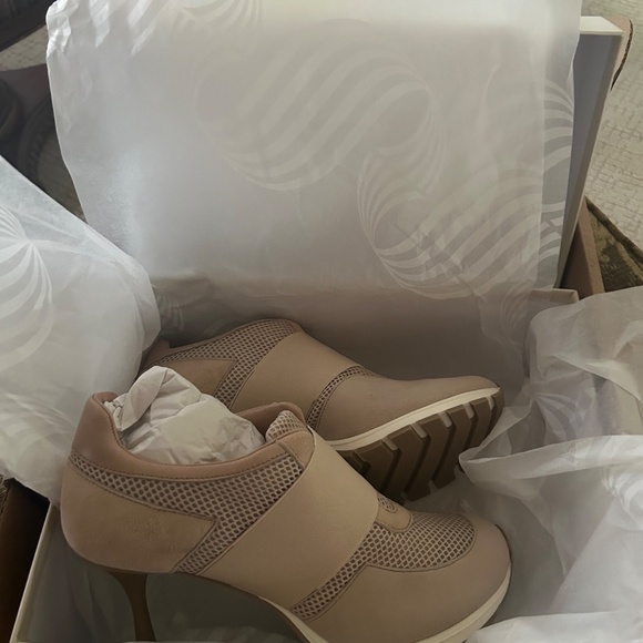 Sneex - size 8 / color - sand / Spanx - Picture 2 of 4